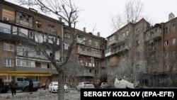 За даними місцевої влади, сили РФ керованою авіабомбою влучили в будівлю «Укрпошти». Фото ілюстративне 