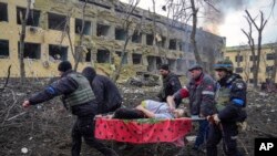 Fotografija napada na bolnicu u Mariupolju koja je osvojila World Press Photo nagradu, Mariupolj, 9. mart 2022.