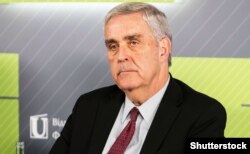 Генерал-лейтенант армии США в отставке Дуглас Эдвард Лют, бывший постоянный представитель США при НАТО на Киевском форуме безопасности. Киев, 23 октября 2023 года