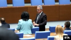 Вносители на промените са Йордан Цонев и Теменужка Петкова.