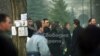 Босът на ВИС-2 Георги Илиев (в средата) на погребението на убития с бомба Димитър Димитров - Маймуняка, 2 февруари 2002 г.
