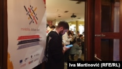 Të rinj nga Serbia vizitojnë Prishtinën me rastin e festivalit "Mirëdita, dobar dan", maj 2023.