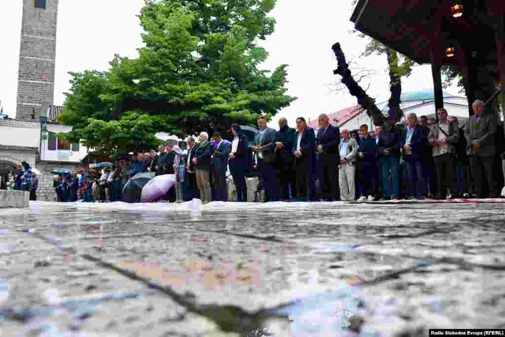 Vjernici su bajram-namaz obavili u Begovoj džamiji u Sarajevu.&nbsp;