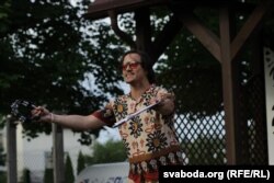 Сяржук Доўгушаў праводзіць Сьпеўны сход, фэст «Сонцаграй», чэрвень 2023