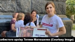 Съпругът на Тетяна Матюшенко Валерий е държан в затвор от сепаратистите в Донецк от 2017 г. насам.