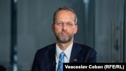 Jānis Mažeiks spune că UE va continua să ajute presa moldoveană, sfidând atacurile la adresa ei. 