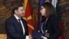 Поранешните министри за надворешни работи на Северна Македонија и Бугарија, Бујар Османи и и Теодора Генчовска по потпишувањето на Протоколот, 17 јули 2022 г.