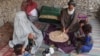 سخنگوی برنامه جهانی غذا می‌گوید هفت میلیون کودک زیر پنج سال و مادر در افغانستان دچار سوءتغذیه هستند.