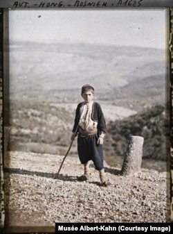 Ýaş çopan Bosniýa we Gersegowinanyň günortasynda ýaşaýan katoliklerden bolmaly, 1912-nji ýyl.