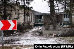 Біля школи
