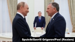 Зустріч між президентом Росії Володимиром Путіним і спеціальним посланцем США Стівом Віткоффом тривала майже три години, Москва, 6 серпня 2025 року