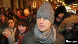 Алексей Навальный Манеж аянтына барганда кармалды.