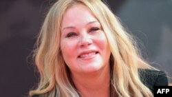 Кристина Апългейт на церемонията от откриването на нейната звезда на Алеята на славата в Холивуд, 14 ноември, 2022 г.