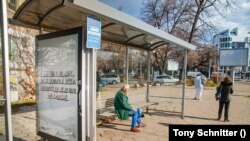 „Все пак е по-добре да се удавим в океана, отколкото на сушата“. Още един от цитатите на спирките в Пловдив.