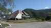 Devastirani sportski centar u Drvaru, fotografije uz tekst: Erduan Katana