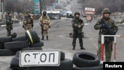 Украинанын чыгышындагы Дебальцев шаарындагы украин солдаттары. 24-декабрь, 2014-жыл
