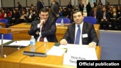 Գլխավոր դատախազ Գևորգ Կոստանյանը (ձախից) Եվրադատարանում լսումների ժամանակ, արխիվ