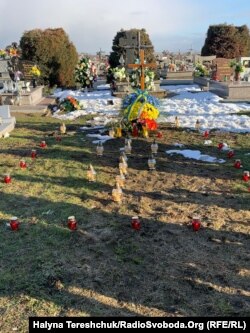 До 2018 року колись був надмогильний пам'ятник, Грушовичі