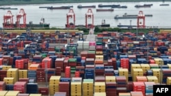 Containere în portul din Nanjing, în provincia Jiangsu din estul Chinei, pe 12 august 2025.