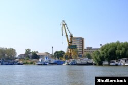 Румунський порт на Дунаї