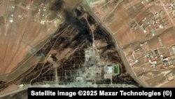 Спутниковый снимок разрушенных зданий у въезда на ракетную базу Тебриз 17 июня после израильских авиаударов.