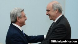 Armenia - President Serzh Sarkisian (L) meets with Greece’s visiting parliament speaker, Vangelis Meimarakis, in Yerevan, 26Feb,2014
