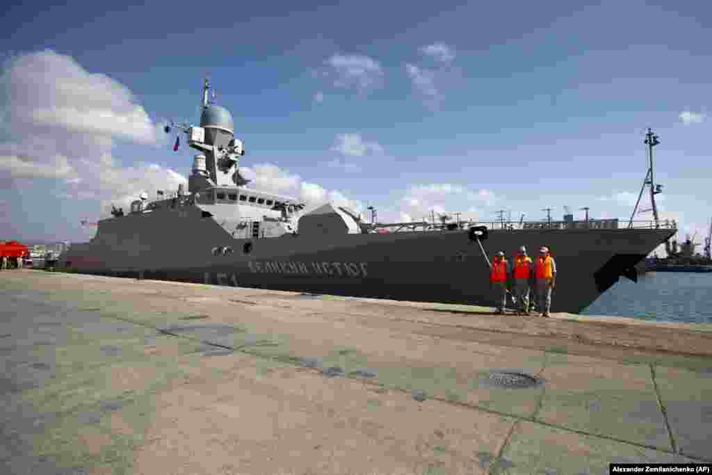 Российский корвет, бросивший якорь в Тартусе. Сентябрь 2019 года. Заместитель министра иностранных дел России Михаил Богданов заявил российским СМИ 13 декабря: &laquo;Базы все еще там, где они всегда были, на сирийской территории. Никаких других решений на данный момент не принято&raquo;