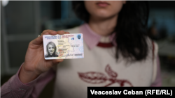 Noile cărți de identitate vor conține semnătura electronică, ceea ce va însemna că fiecare cetățean, indiferent unde se va afla, va putea accesa online serviciile electronice guvernamentale.