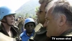 Mladić u Srebrenici jula 1995
