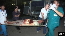 Тяжело раненного журналиста Лукпана Ахмедьярова привезли в больницу. Уральск, 19 апреля 2012 года. Фото предоставлено газетой «Уральская неделя».