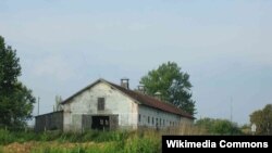 Ovčara - Zgrada koja je služila kao logor