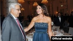 Arxiv fotosu: Azərbaycanın birinci xanımı Mehriban Əliyeva atası Arif Paşayevlə