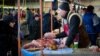 Житній ринок є одним із найстаріших ринків Києва. Його сучасна будівля була побудована в 1980 році