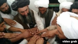 RFE/RL’s correspondent in Peshawar, Pakistan has obtained video footage that purportedly shows a group of Taliban commanders pledging loyalty to the newly named Afghan Taliban leader, Mullah Haibatullah Akhundzada.