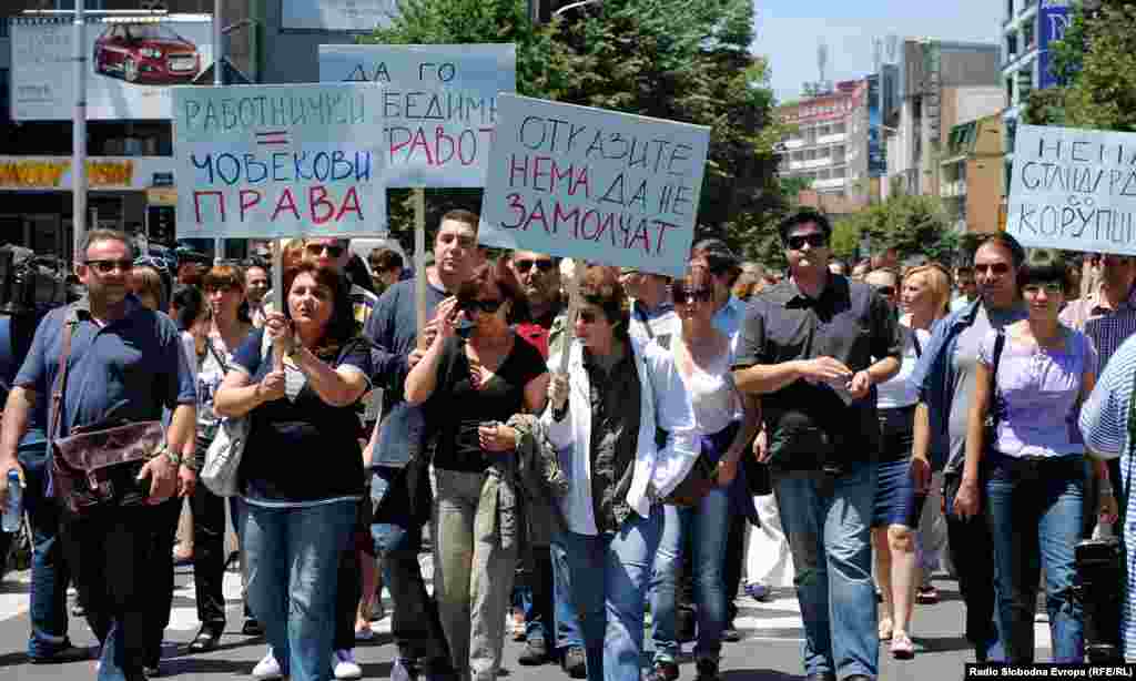 Protestni marš novinara zbog gašenja medija, otpuštanja novinara i korupcije, Skopje, 04.07.2011. Foto: RSE