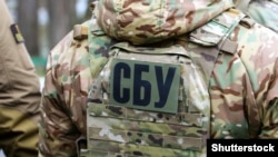 «За даними слідства, організаторами «схеми» є двоє власників дніпровської компанії, яка спеціалізується на вантажних перевезеннях до країн Близького Сходу і Африки»