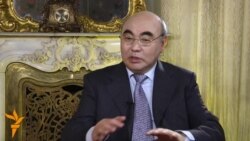 Акаев: Бийликти мыйзамдуу жол менен тапшырбаганыма өкүнөм (1)