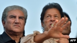 عمران خان او شاه محمود قريشي