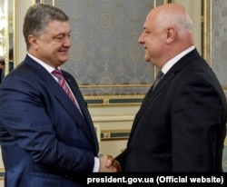 Президент України Петро Порошенко і президент Парламентської асамблеї ОБСЄ Георгій Церетелі (праворуч). Київ, 14 травня 2018 року