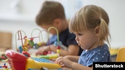 За планами, садки зможуть залучати компанії для забезпечення харчування, медичного обслуговування та найму на роботу не лише педагогічних працівників