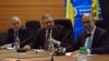 Lazar Comanescu (stânga), Andrei Galbur (centru) și Harlem Desir