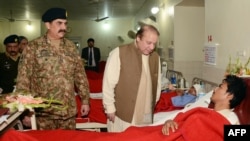 Pakistani Prime Minister Nawaz Sharif (C) and army chief General Raheel Sharif (L) visiting a school student injured in a terrorist attack (file photo).