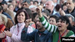 Armenia -- Opposition supporters at the Armenian National Congress rally, Yerevan, 01Oct2011