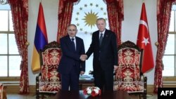 ნიკოლ ფაშინიანი და რეჯეპ ტაიპ ერდოანი. სტამბოლი, 20 ივნისი, 2025