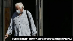 За останню добу найбільша кількість підтверджених випадків зареєстрована у Києві (195), Харківській (70), Донецькій (66), Запорізькій (56) та Одеській (56) областях