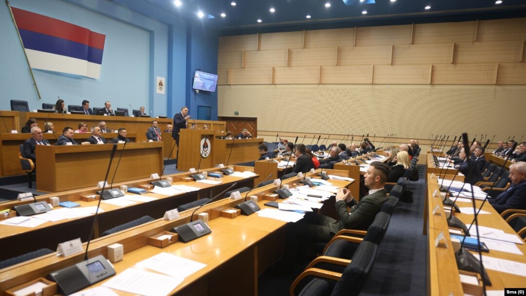 Milorad Dodik, predsjednik RS, obraća se poslanicima na sjednici Narodne skupštine kada je usvojen sporni zakon, Banja Luka, BiH, 27. februar 2025.