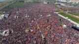 Stambulda Ekrem Imamoglunyň tussag edilmegine garşy geçirilen protest çäresi. 29-njy mart, 2025 ý.