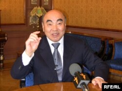 Аскар Акаев дает интервью «Азаттыку» в Москве, 23 марта 2010 г.