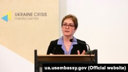 Марі Йовановвич заявила, що стала жертвою «брудної кампанії», здійсненої союзниками Трампа, коли її достроково відкликали з посади в Києві у травні цього року