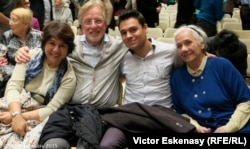 Familia Frans Helmerson în sala de concert de la Kronberg